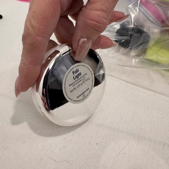 NEW It Cosmetics Makeup Lot Includes Brushes Bye Bye Pores Powder Brow Power Per - Picture 7 of 16